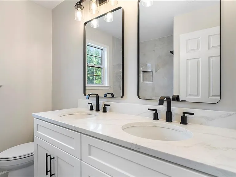 1025 Rome Dr — Photo 18