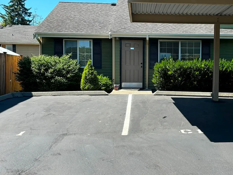 412 Center Rd #C1
