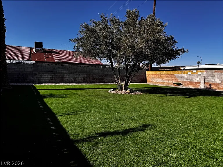 5590 W Katie Ave — Photo 19