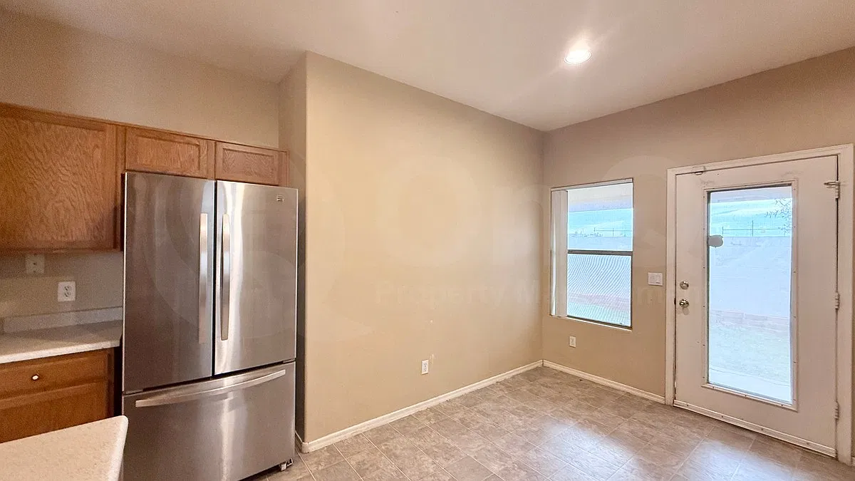 3 bed, 2.0 bath, 1218 sqft, $1,949 — Photo 4