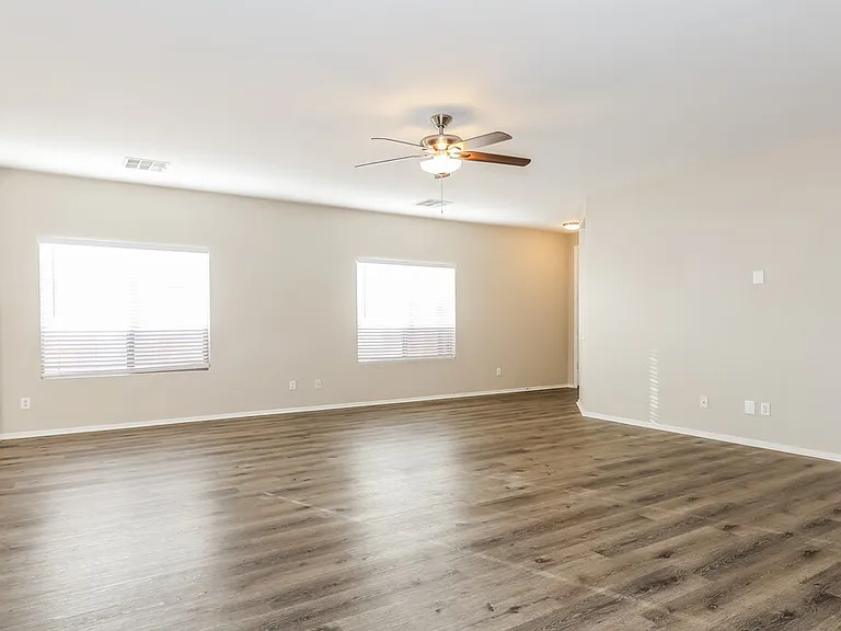 119 E Mountain View Rd — Photo 3