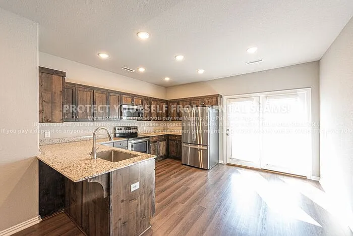 211 Grove Ln — Photo 6
