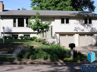 4305 S Oak Ridge Ave, Sioux Falls, SD 57103