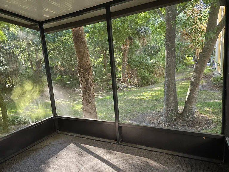 6738 Breezy Palm Dr — Photo 18