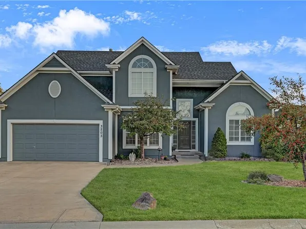 3203 Whistle Rd, Harrisonville, MO 64701