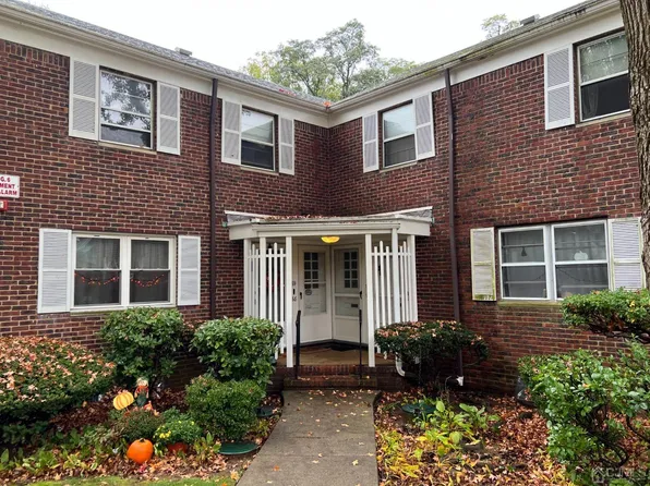 69 Manor Dr, Red Bank, NJ 07701