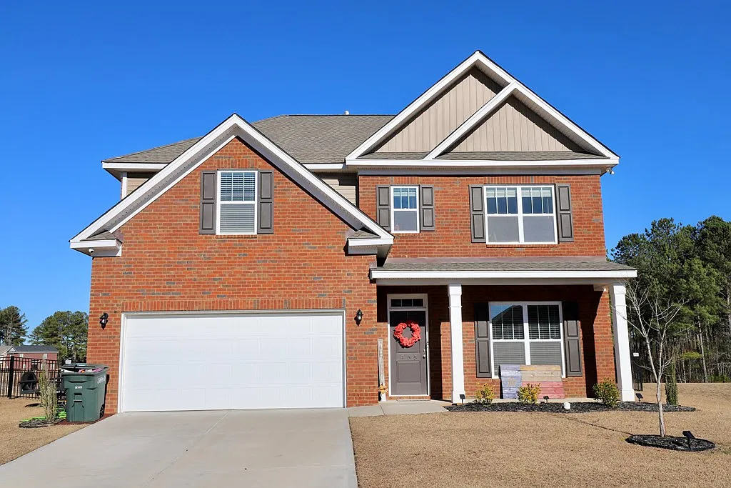 5 bed, 3.0 bath, 2549 sqft, $2,300 — Photo 4