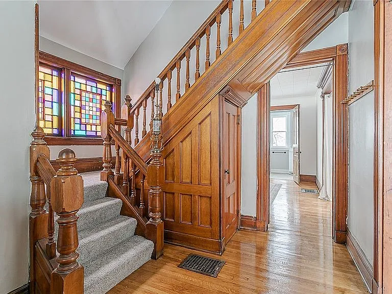 407 Alexander St — Photo 3