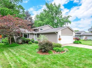 6415 Ridge Plaza Dr, North Ridgeville, OH 44039