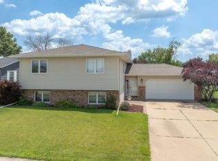 1755 29th Ave, Marion, IA 52302