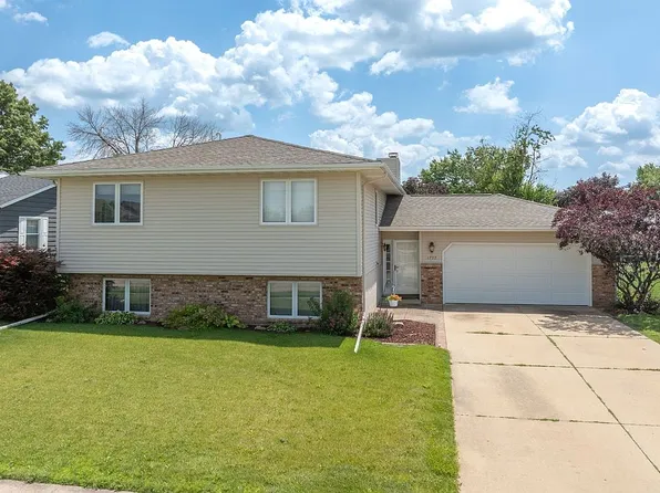 1755 29th Ave, Marion, IA 52302