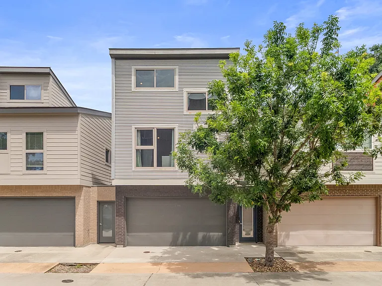 212 Highland Oaks Ln — Photo 2