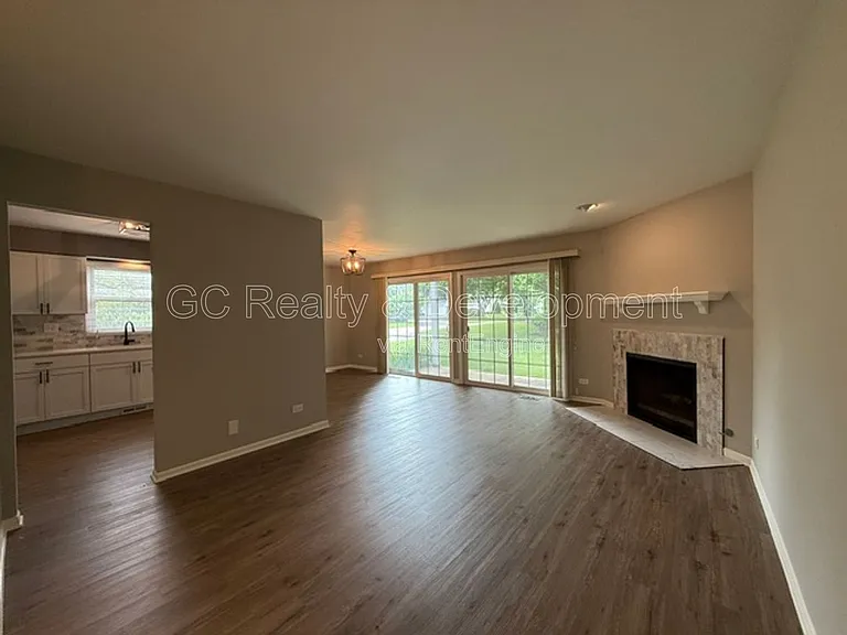 1686 Grosvenor Cir #B — Photo 7