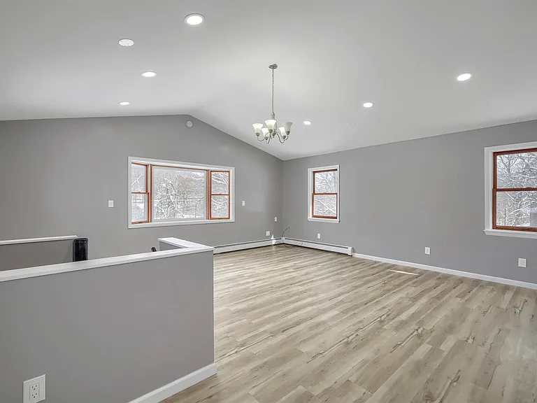 447 Clove Rd — Photo 12
