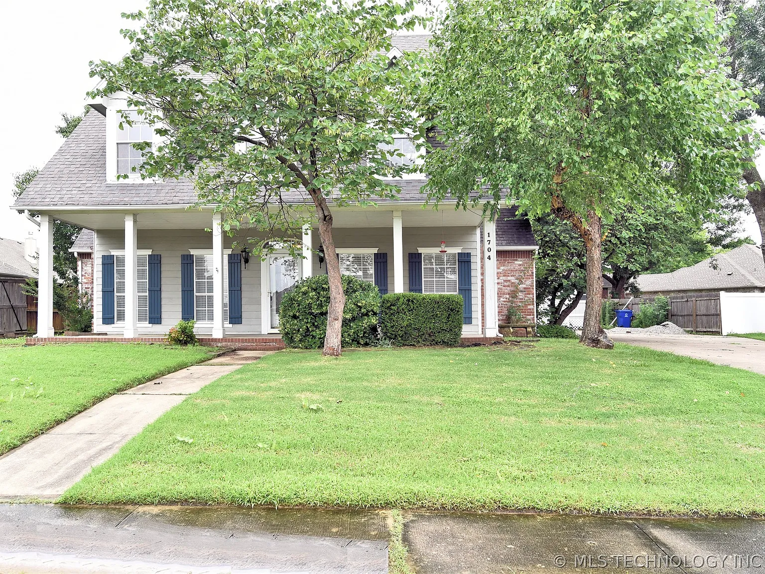 4 bed, 3.0 bath, 2541 sqft, $2,650 — Photo 1