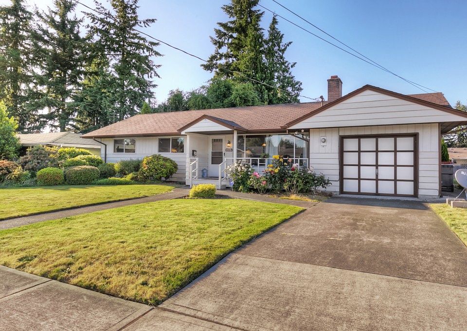 1st image of 1415 22nd St SE