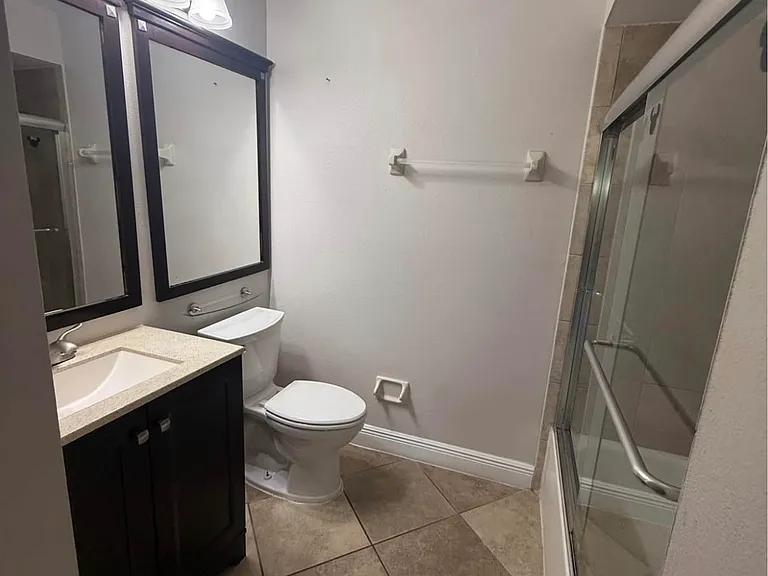 5075 Vineland Rd #201 — Photo 8