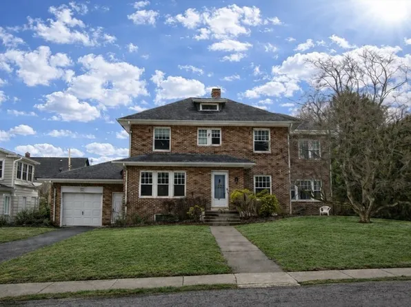 41 Dartmouth St, Holyoke, MA 01040