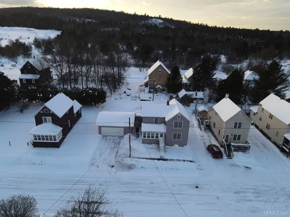 16 Duncan St, Ahmeek, MI 49901