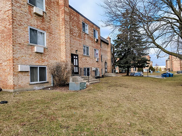 339 Hawthorne Cir #2B — Photo 10