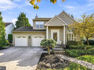 16 Amberfield Dr, Delran, NJ 08075