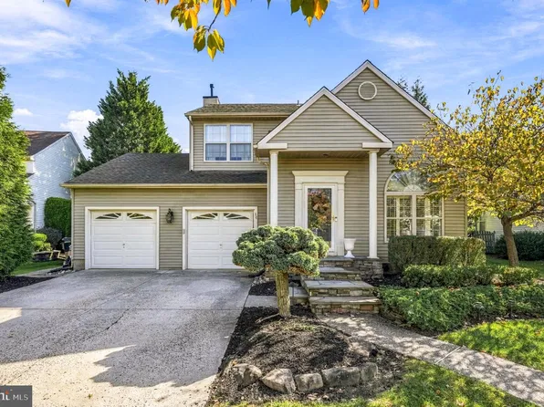 16 Amberfield Dr, Delran, NJ 08075