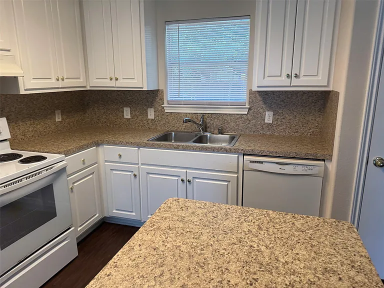 16310 Long Valley Ct — Photo 8