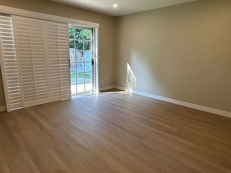 827 Hugo Reid Dr — Photo 14