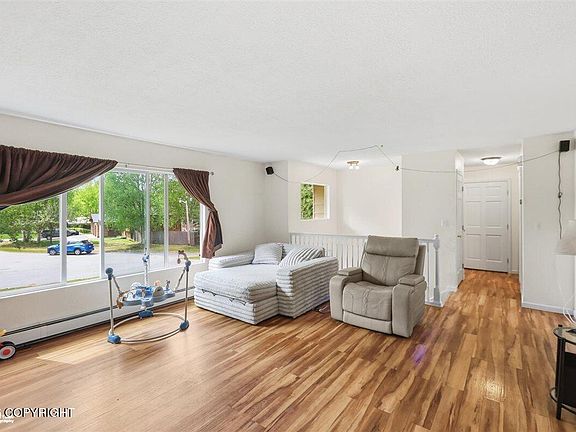 5th image of 10640 Sanford Cir