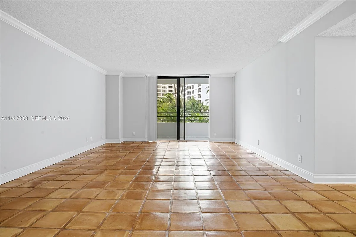Building Photo - 2500 Parkview Dr #415