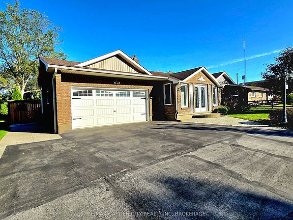 3rd image of 3785 19th St