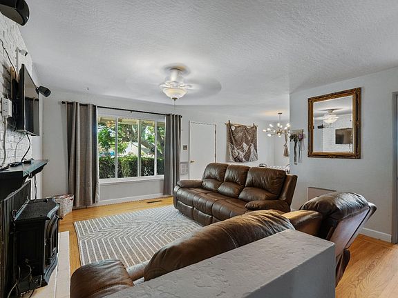 4th image of 118 Cottonwood Drive