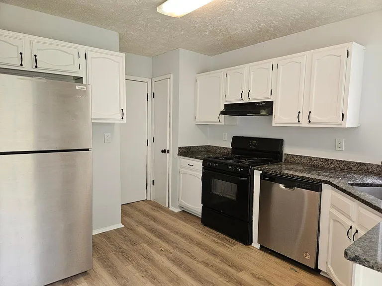 1261 Woodstream Dr — Photo 8
