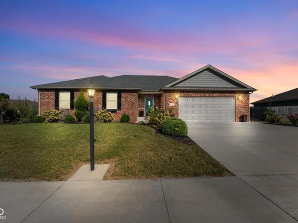 1747 Bell Ford Dr W, Seymour, IN 47274