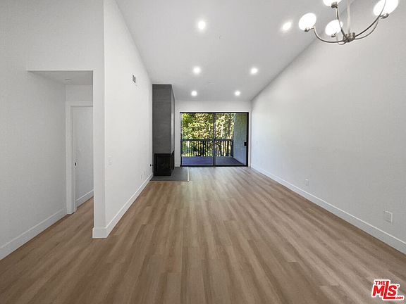 3rd image of 2514 W Macarthur Blvd Unit J