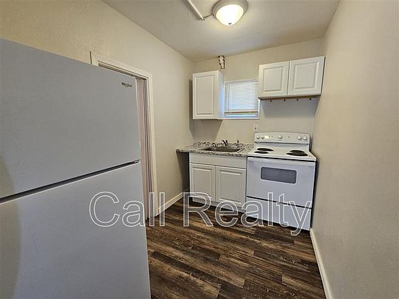 3rd image of 2228 N Astor St #8