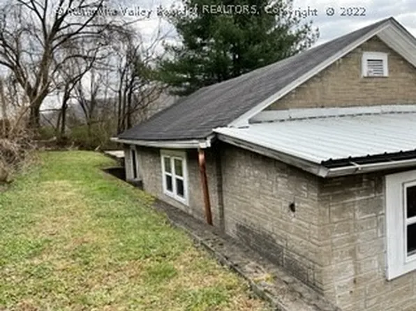3271 Midland Trl, Montgomery, WV 25136