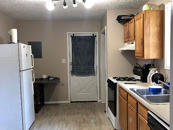 3rd image of 615 W Grant Ave