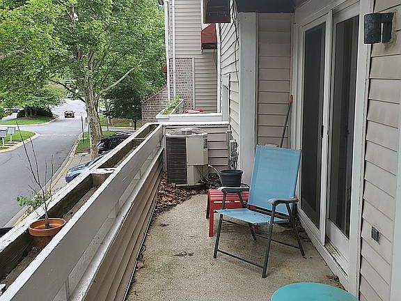 5th image of 9859 Lake Shore Dr