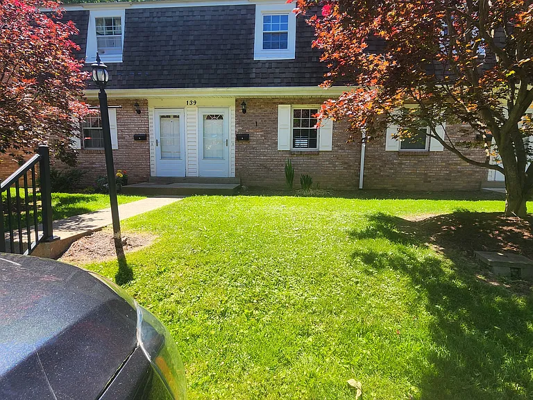 139 Whitestown Vlg #B — Photo 21