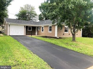 40 Messenger Ln, Willingboro, NJ 08046