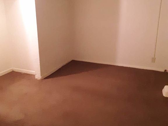 3rd image of 851 Lincolnway E