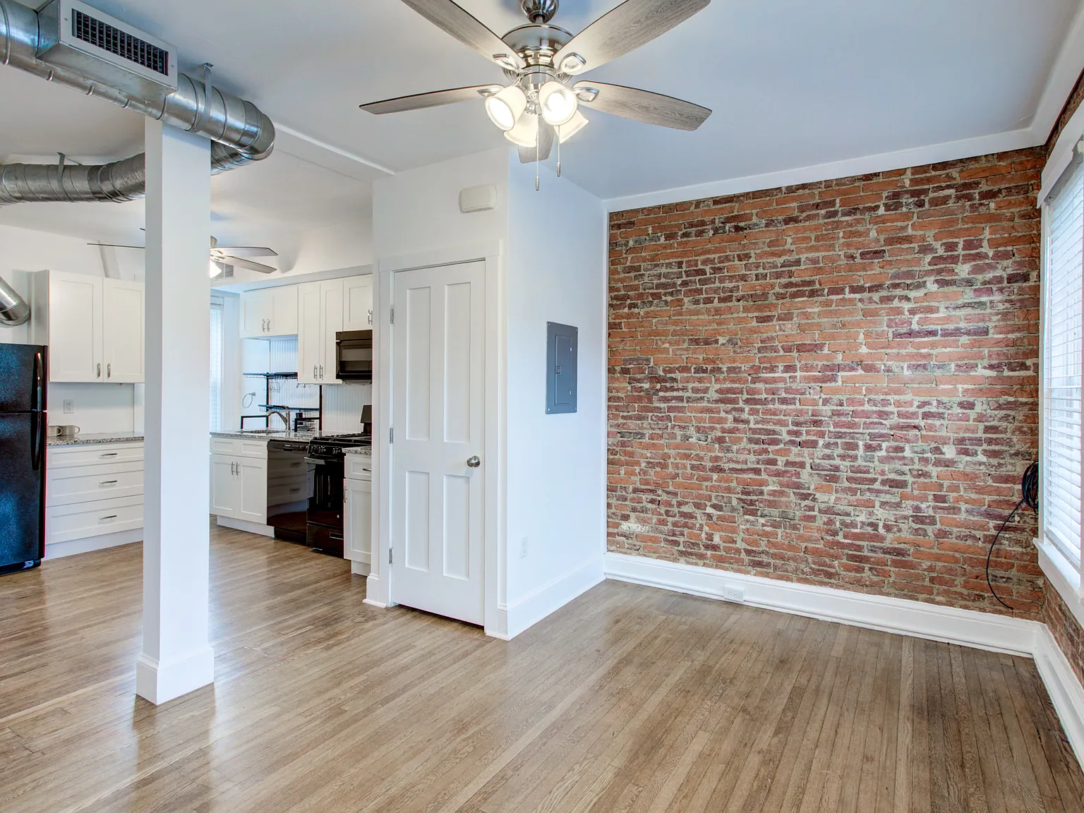 2 bed, 1300 sqft, $1,695 — Photo 4