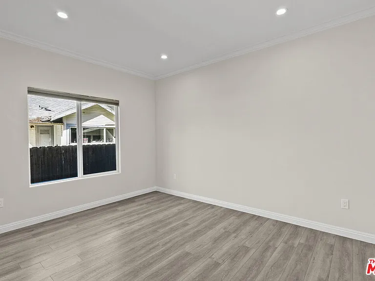 6715 Cedros Ave — Photo 11