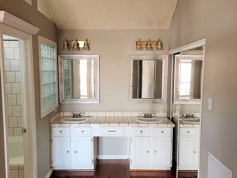 2402 Chestnut Mills Rd — Photo 3