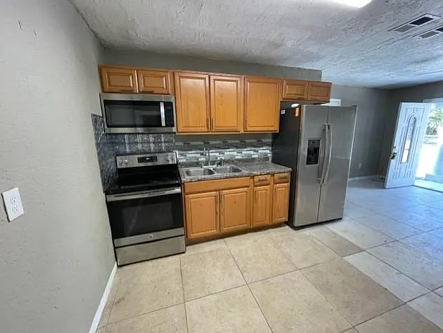 3 bed, 1100 sqft, $1,450 — Photo 4