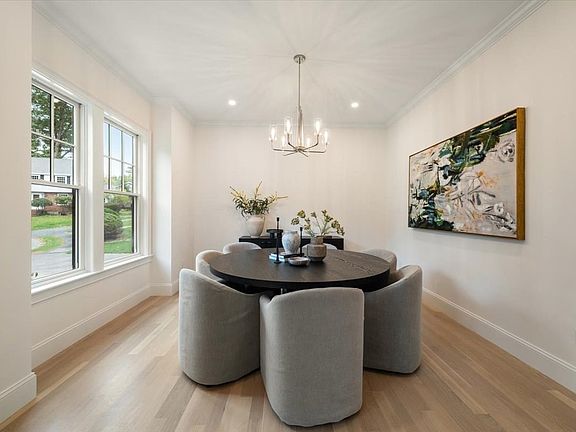 4th image of 15 Lafayette Cir