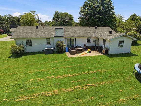 2nd image of 207 Highland Dr