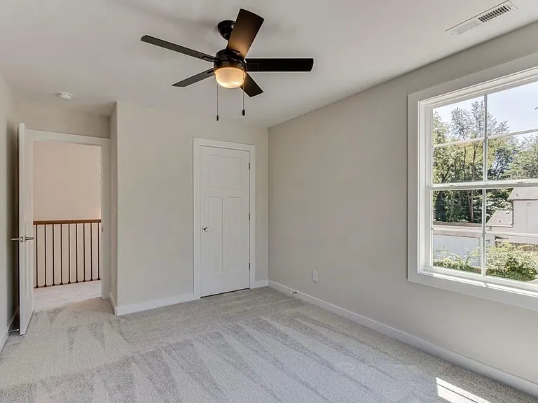 734 Lee St — Photo 33