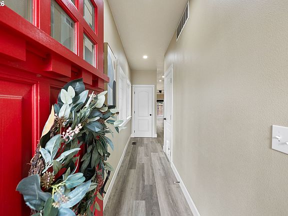 3rd image of 3903 SE Crystal Springs Blvd